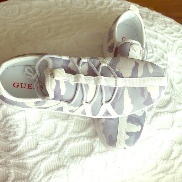 guess sneakers camouflage
